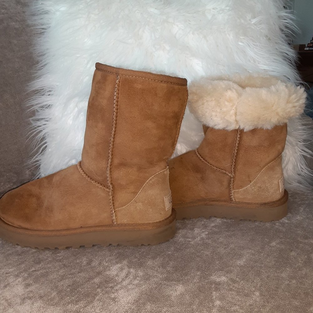 UGG CLASSIC SHORT II BOOT